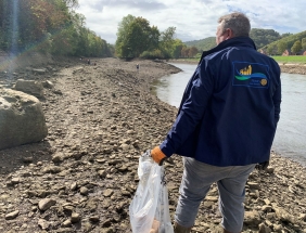 Nettoyage des rives pendant le chômage de la Meuse